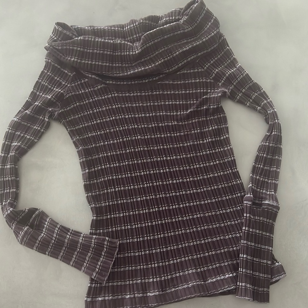 Like new womens Free People top in size XL